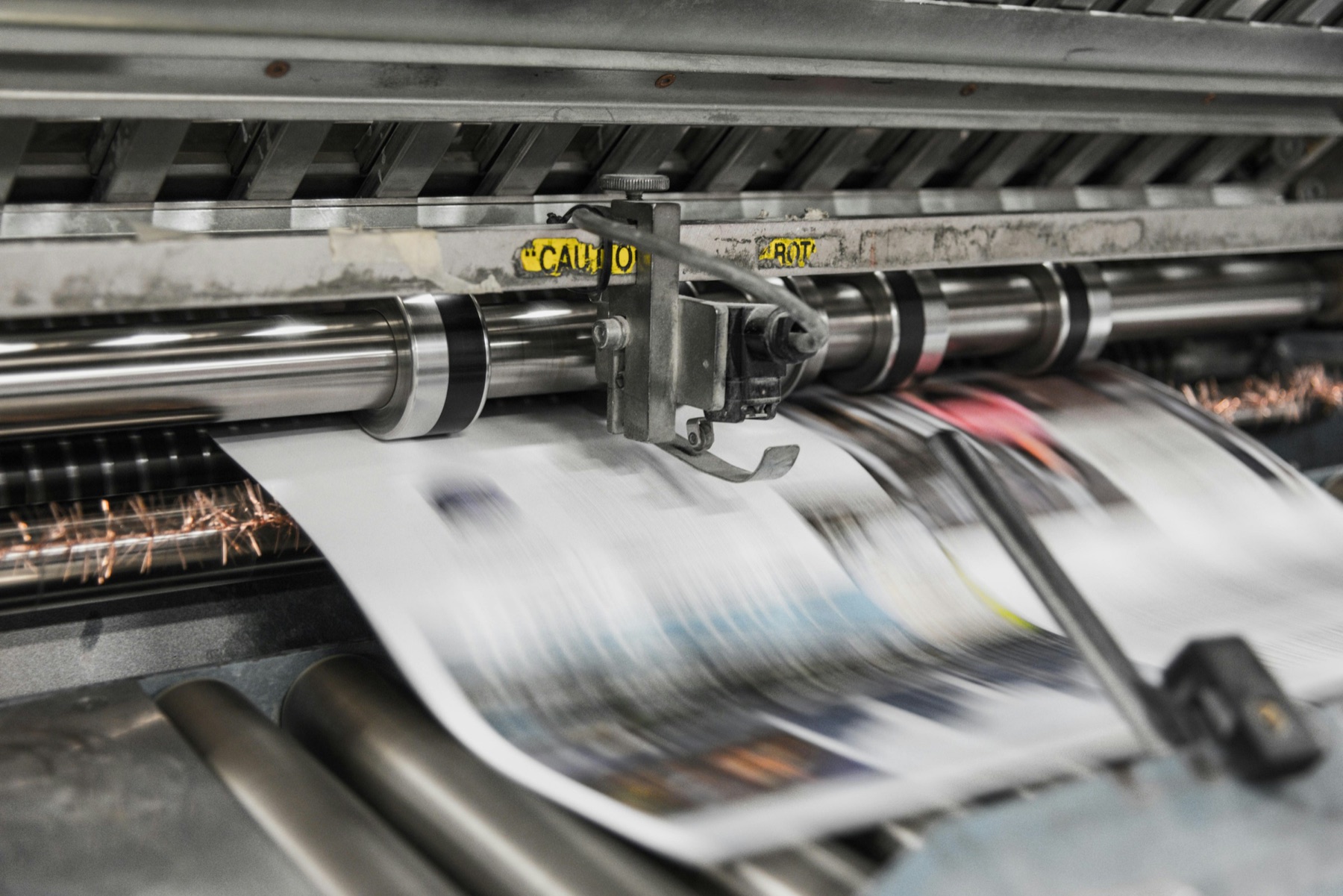 Et trykkeri under produktion af trykte forsendelser